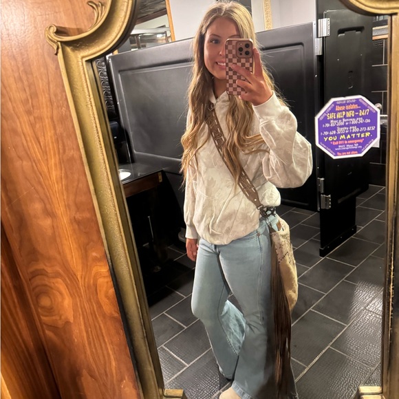 Meet your Posher, Chyler - Picture 2 of 4